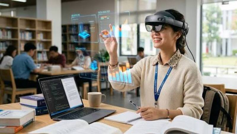 VR tạo thế giới ảo hoàn toàn, trong khi AR chồng hình ảnh số lên môi trường thật xung quanh người dùng. 