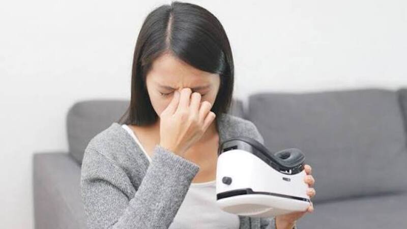 VR hấp dẫn nhưng vẫn có hạn chế như chi phí thiết bị, say thực tế ảo, mỏi mắt và yêu cầu không gian sử dụng an toàn. 
